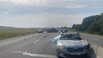 В Лидском районе в автомобиль дорожной службы врезался в легковушку. Водитель погиб на месте