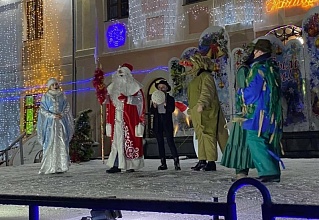 Песнями, плясками и хороводом новогрудчане встречали Новый год