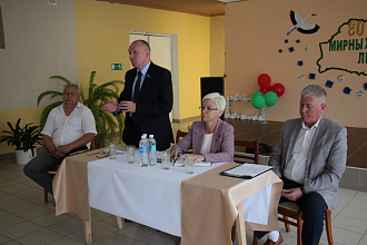 Представители депутатского корпуса встретились с жителями деревень Бенин и Вересково