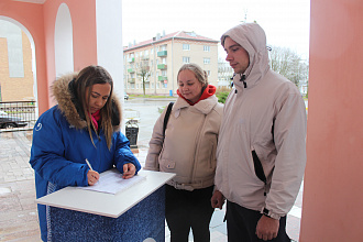 В Новогрудке продолжается сбор подписей в поддержку выдвижения кандидатов на пост Президента Беларуси