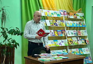 Читатели трёх библиотек Новогрудчины встретились с писателем Валерием Квилория