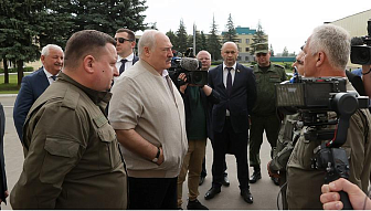 Александр Лукашенко требует наряду с продукцией ВПК сохранить и наращивать на «Легмаше» выпуск товаров мирного назначения