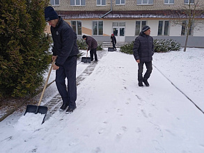 Оказали безвозмездную помощь в уборке тротуаров от снега!