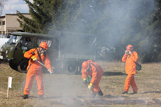 Пожароопасный сезон: все готовы и всё готово. В Новогрудском лесхозе прошел смотр готовности лесопожарных команд и бригад