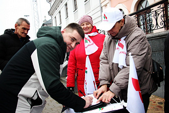 В Новогрудке продолжается сбор подписей за выдвижение кандидатов в Президенты