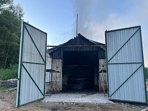 В Новогрудском районе горел склад