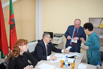 Вникать и помогать: председатель Новогрудского райисполкома Сергей Чарковский провел выездной личный прием