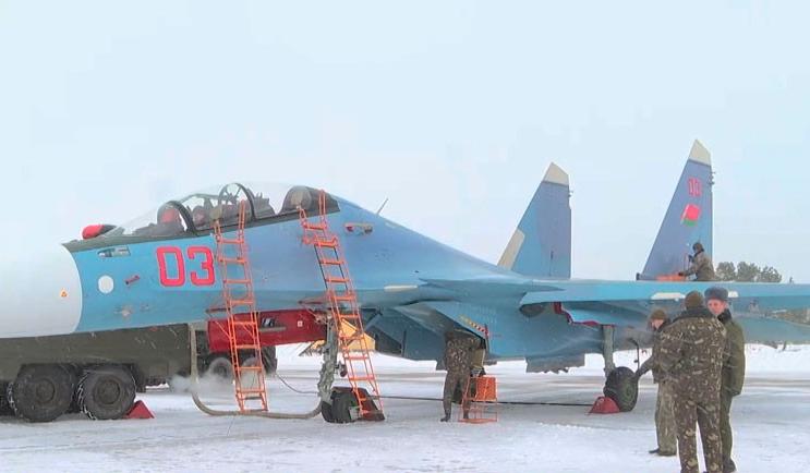 СУ-34 воздушно-космических сил России прибыли в Беларусь на учения