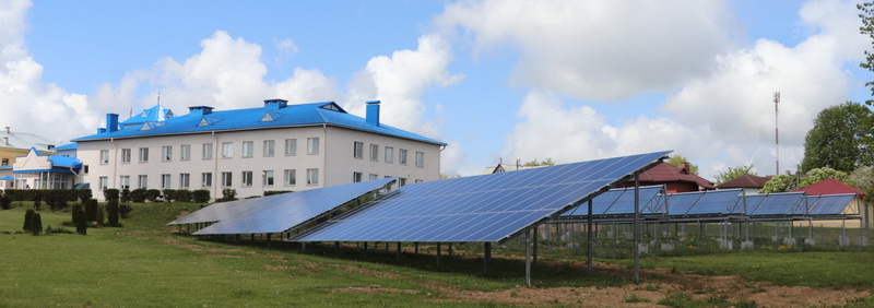 На тэрыторыі Навагрудскай бальніцы ўстанавілі малую сонечную станцыю