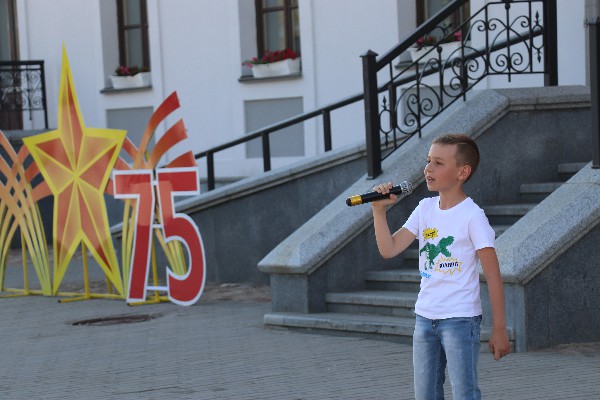 В Новогрудке прошел пикет по сбору подписей за выдвижение кандидатом  в президенты Александра Лукашенко (+видео)