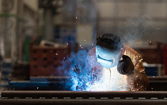 В каких сферах белорусы могут выйти на пенсию по возрасту досрочно?