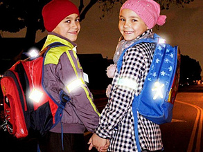 Свет в темноте – жизнь в безопасности. Госавтоинспекция проводит акцию по популяризации световозвращателей