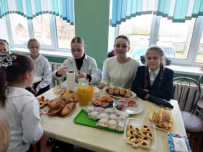 Пахло свежей выпечкой, яблоками и корицей на осенней ярмарке в Городечненской средней школе