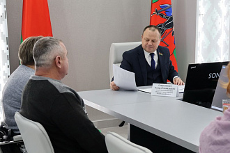 С какими вопросами новогрудчане обратились к сенатору Эдуарду Гаврилковичу?