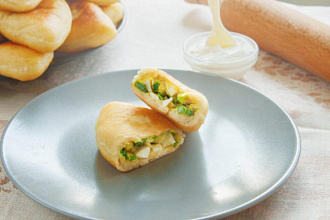 Ароматные и мягкие: рецепт жареных пирожков с картошкой и зеленым луком